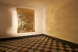 Navid Nuur goud folie in kelder