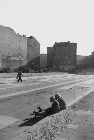 Kinderen op trottoir (3052/33/13)